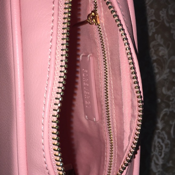 NWT Faux Leather Pink Crossbody Bag w/ Chain Strap - Picture 5 of 6